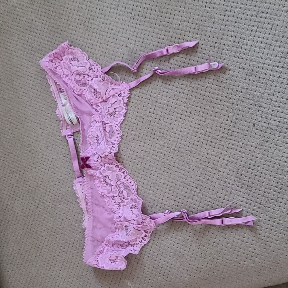 ❤️10/$10 New Victoria's secret garter belt slash through tag to prevent …